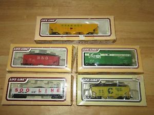 HO SCALE 5 CAR LOT - Life-Like LINDE,  B&0 BOXCAR Chessie System Peabody Cargo