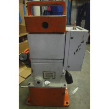 T&amp;B Thomas &amp; Betts 13600 Hydraulic Pump 10,000 PSI Hose &amp; Case O4