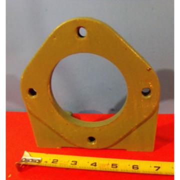 Vickers Hydraulic Pump mounting bracket 199491 4&#034; ID / 5 3/4&#039; C to C     [359]