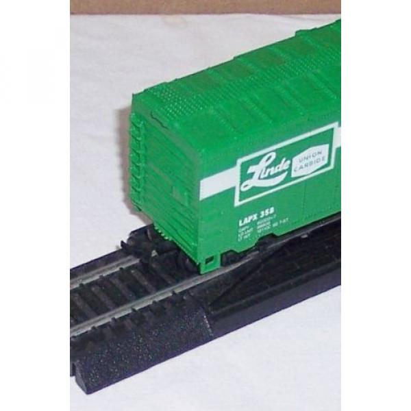 HO Scale Life Like Linde Company Industrial Cases LAPX 358 box car #2 image