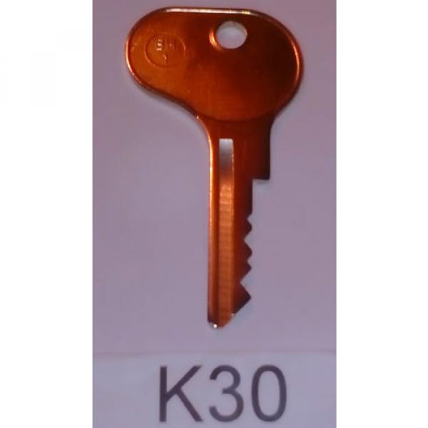 E30 FORKLIFT KEY CUT TO CODE FOR BOSCH, STILL, YALE, LINDE JUNGHEINRICH ETC NEW. #3 image