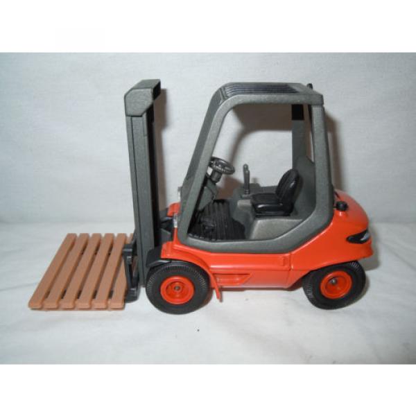 Linde Fork Lift   By Schuco/Gama  1/25th Scale #2 image