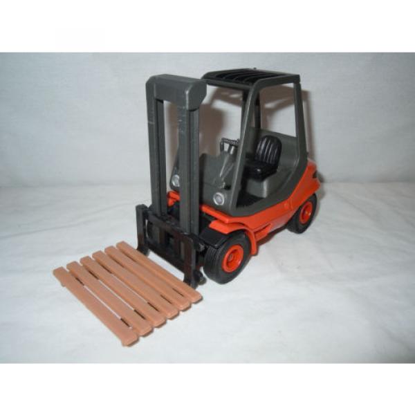 Linde Fork Lift   By Schuco/Gama  1/25th Scale #3 image