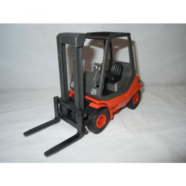 Linde Fork Lift   By Schuco/Gama  1/25th Scale #4 image