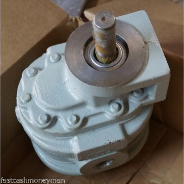 KENNEDY PD311PAAF10 ROTARY HYDRAULIC PUMP PARKER 152A905-1 62C35577 0.500-14 NPT #8 image