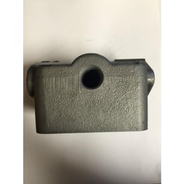 Vickers - Part No. 313657 (Cover for Vane Type Single Pump V20-***P) #5 image