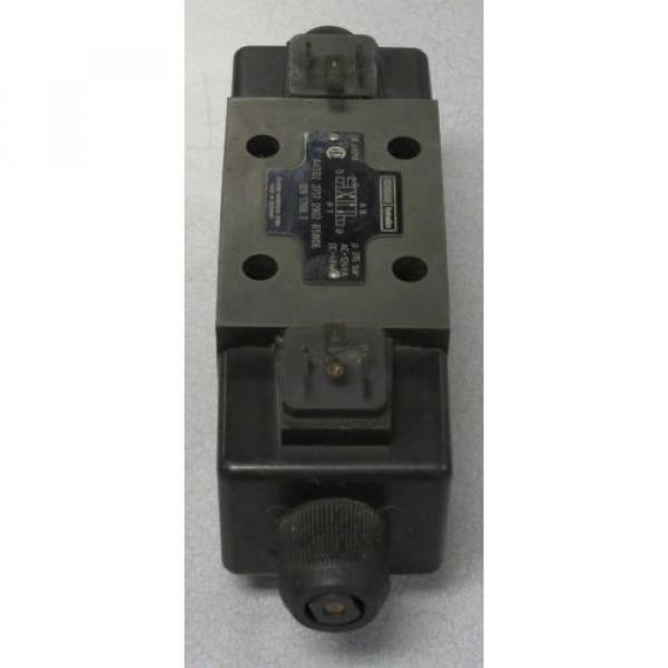 DENISON Hydraulics Directional Valve M/N:A4D02 3751 0902 B5W06 CODE: 026-57686 T #2 image