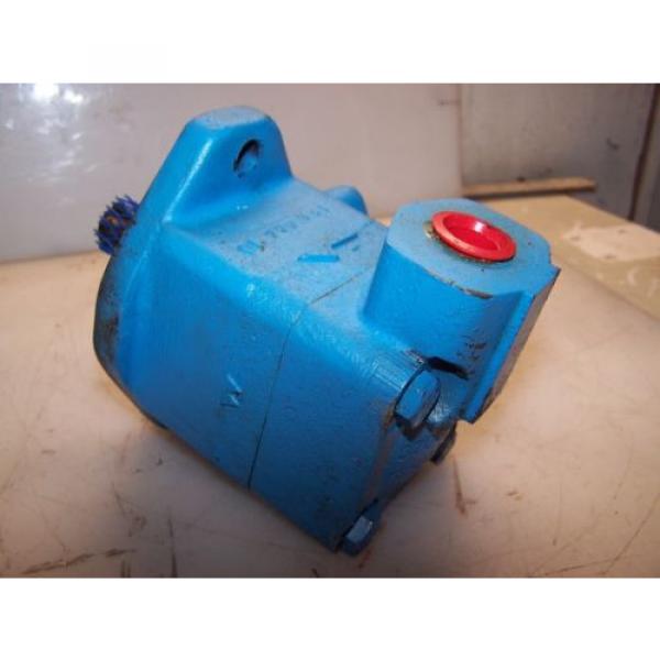 NEW VICKERS VANE HYDRAULIC PUMP V101P1P1A20  2500 PSI MAX 1&#034; INLET 1/2&#034; OUTLET #3 image