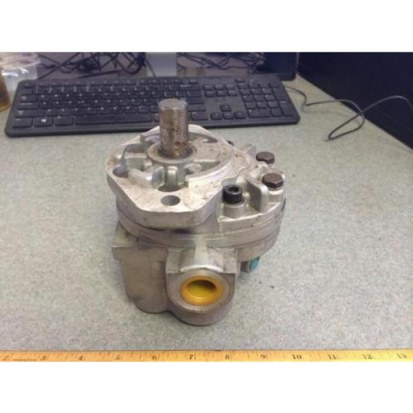 Parker Hannifin H20A1A1AA280-B Hydraulic Gear Pump 1 1/4&#034; In / 7/8&#034; Out #1 image