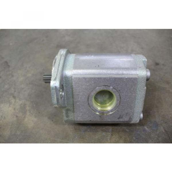 NOS REXROTH 9510490010 FD109 HYDRAULIC pumps 1-1/2#034; NPT INLET 1-1/4#034; NPT OUTLET #1 image