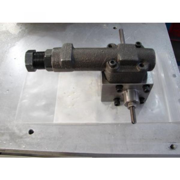 Eaton Vickers 9900224-002 Q Piston Pump Compensator Pressure with stroke limiter #1 image