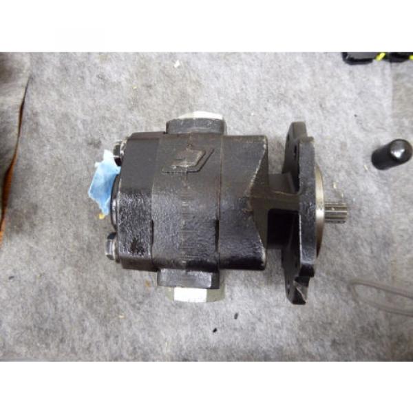 NEW PARKER COMMERCIAL HYDRAULIC PUMP CAST # 308-5050-002 #1 image