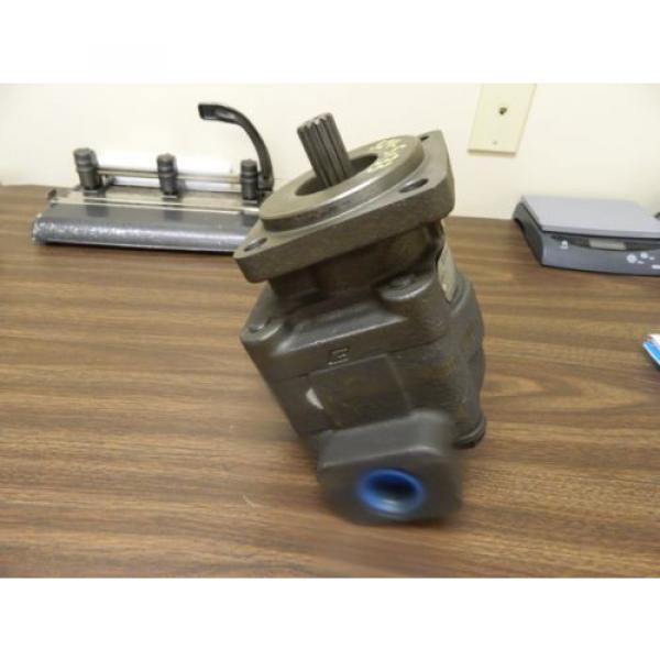 Commercial Intertech M330A942VNEB12-25 Hydraulic Pump I-98624-08 #3 image