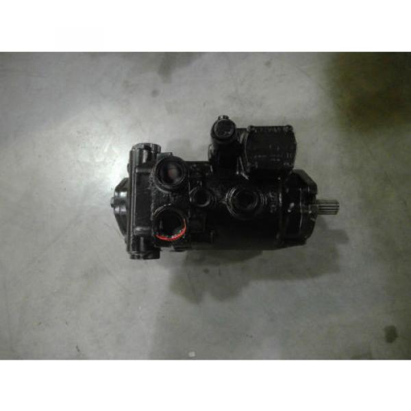 Remanufactured Eaton Hydraulic Pump for origin Holland Skid Steer L/R_86643679 #3 image